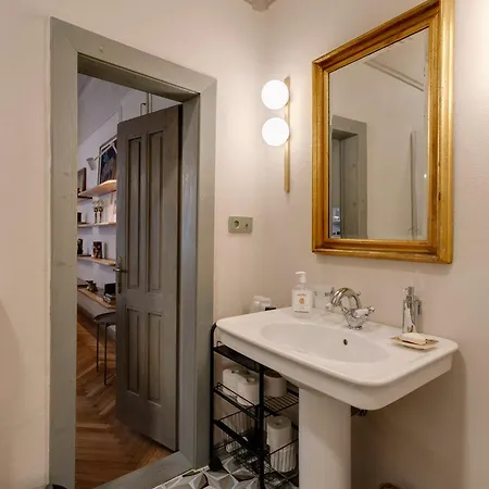 Loevith Apartment *
